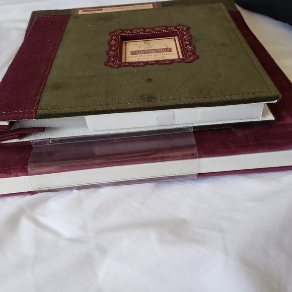 2 Portafolia Scrapbook Albums - Picture 2 of 7